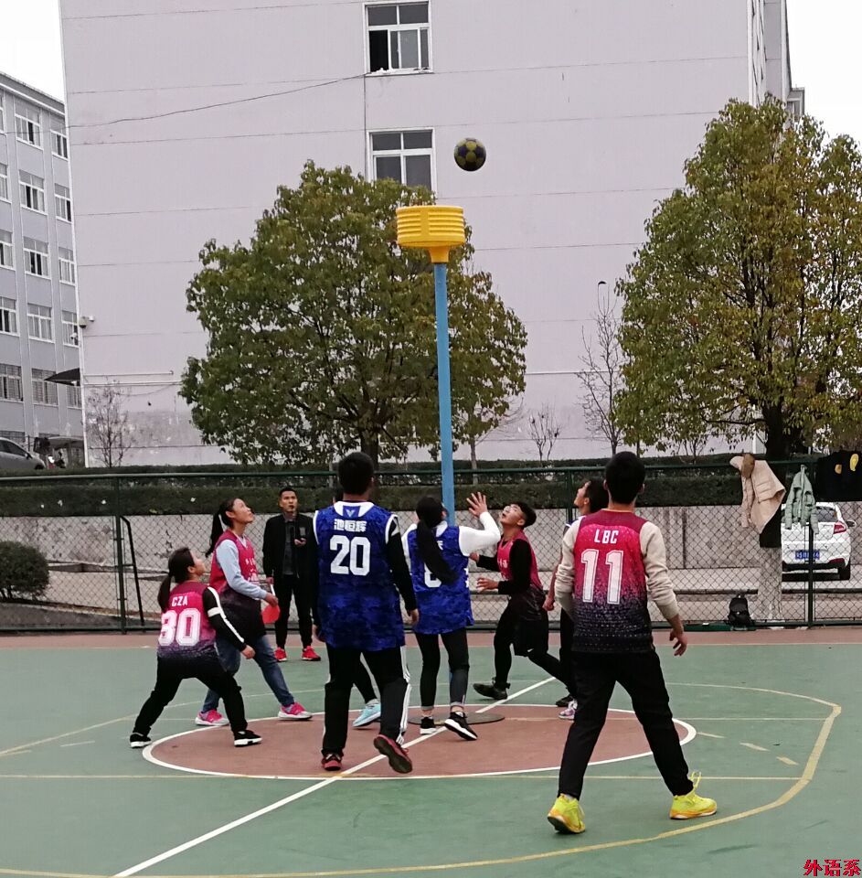 必威西汉姆联在校荷球推广赛决赛中获奖