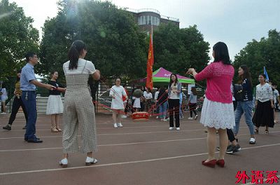 必威西汉姆联参加我校第七届5.25心理健康活动
