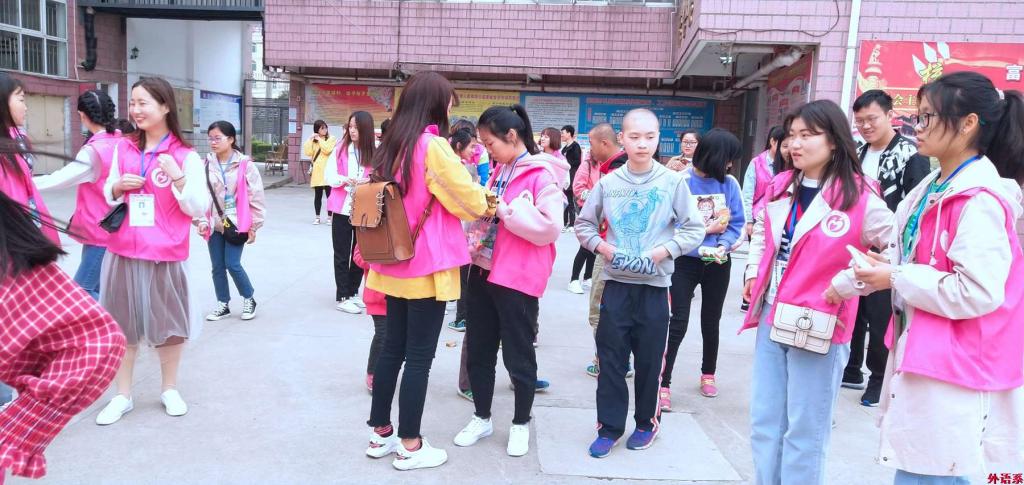 betway必威西汉姆联“以爱为名,为爱支撑”儿童福利院志愿行