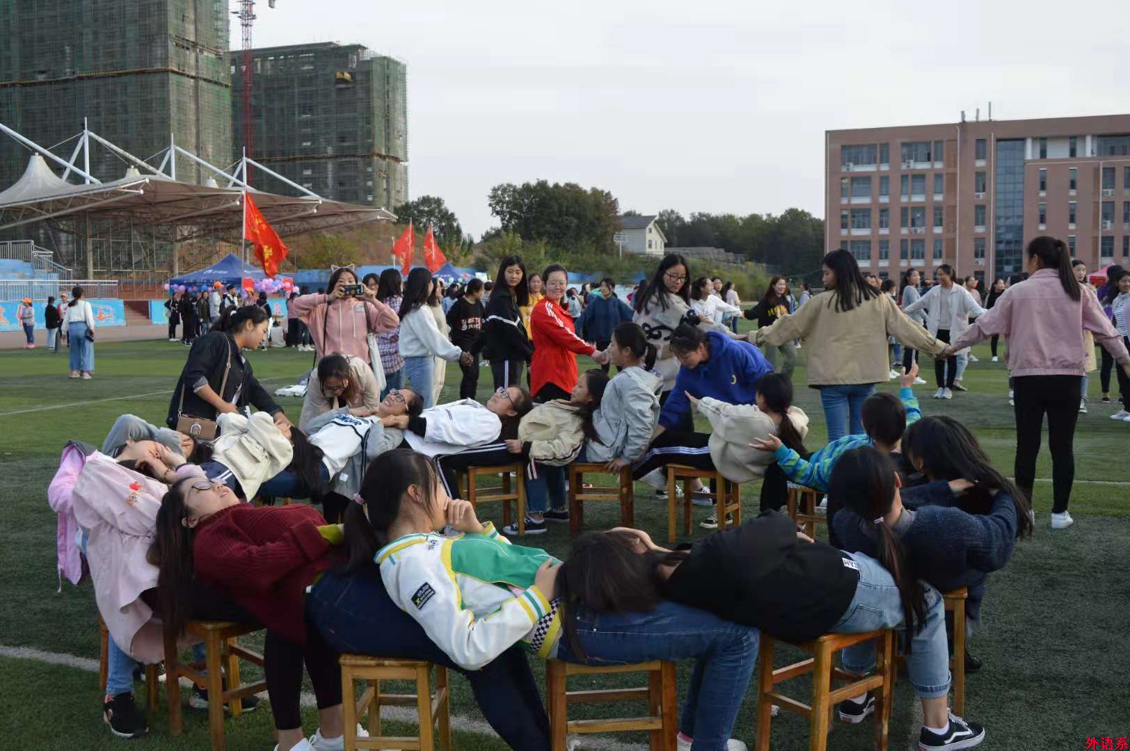必威西汉姆联积极参与全校心理派对活动