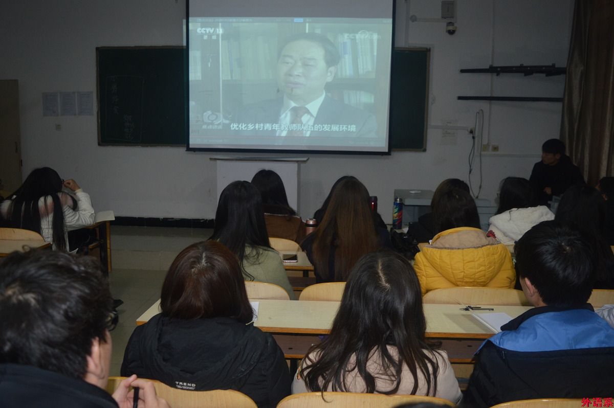 必威西汉姆联师生关注“两会” 热议《政府工作报告》
