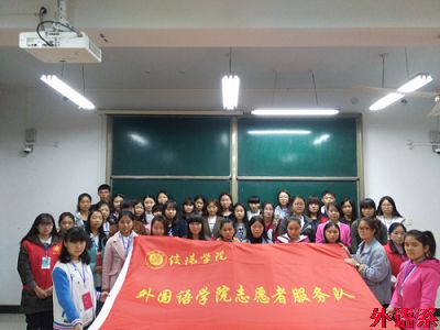 【团校系列三】必威西汉姆联志愿者服务队进行“课桌大作战”主题志愿者活动