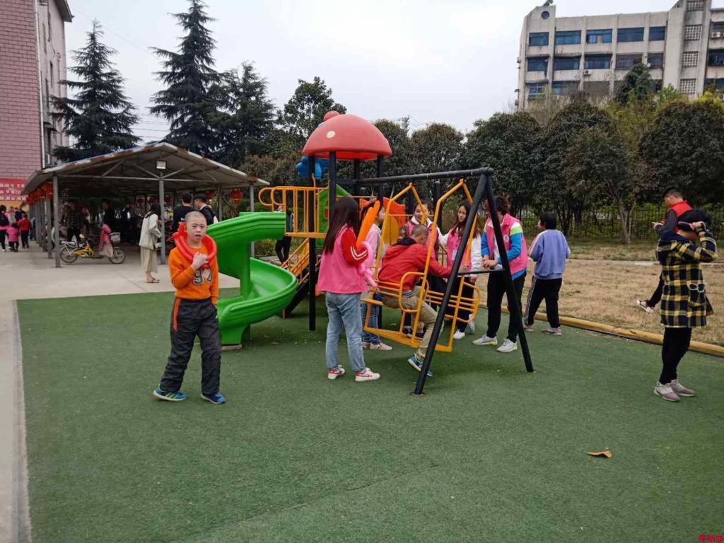 betway必威西汉姆联“以爱为名,为爱支撑”儿童福利院志愿行